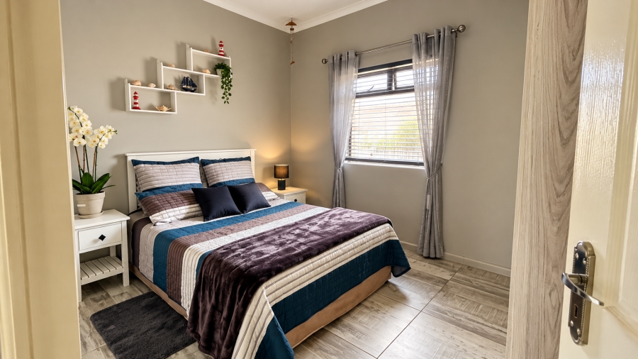 2 Bedroom Property for Sale in Hoogland Western Cape